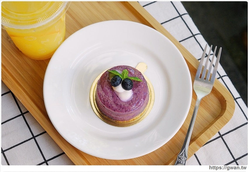 馥漫新品小蛋糕，百元有找，月底前加購飲料再半價