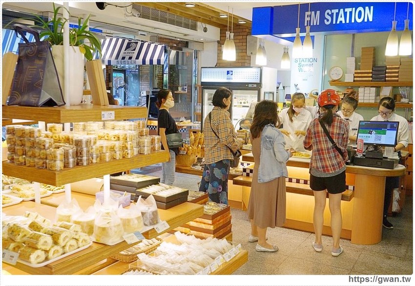 馥漫新品小蛋糕，百元有找，月底前加購飲料再半價