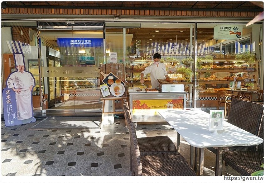 馥漫新品小蛋糕，百元有找，月底前加購飲料再半價