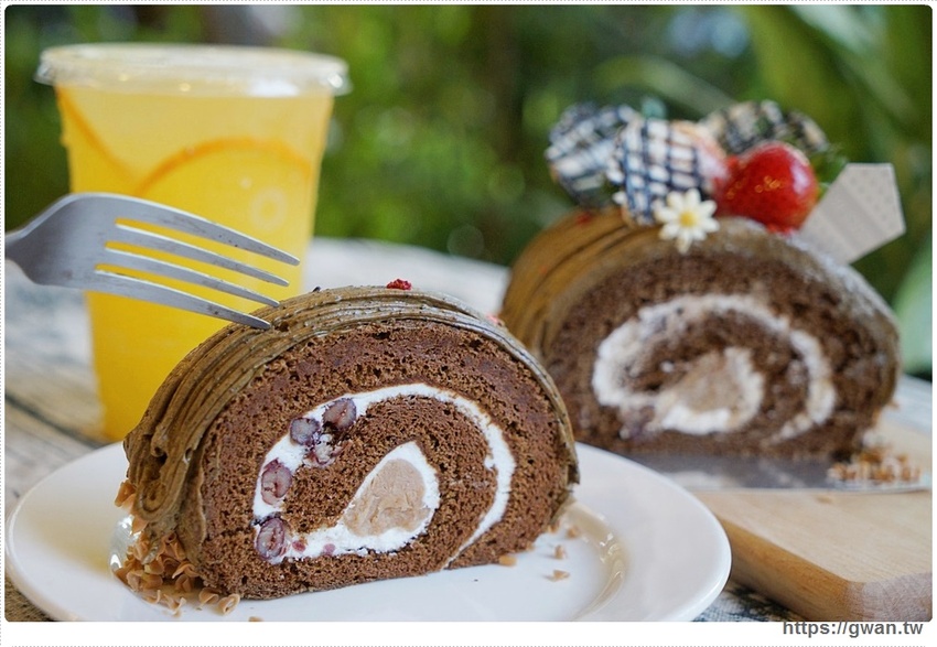 馥漫新品小蛋糕，百元有找，月底前加購飲料再半價