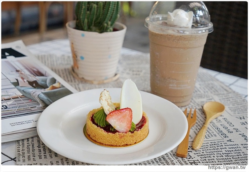 馥漫新品小蛋糕，百元有找，月底前加購飲料再半價