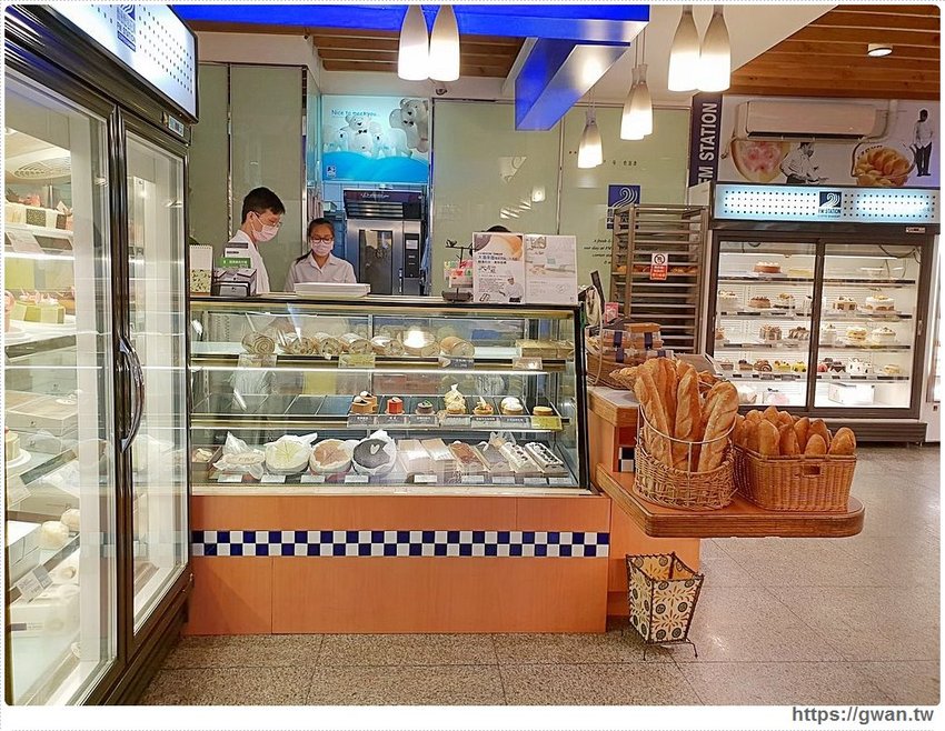 馥漫新品小蛋糕，百元有找，月底前加購飲料再半價