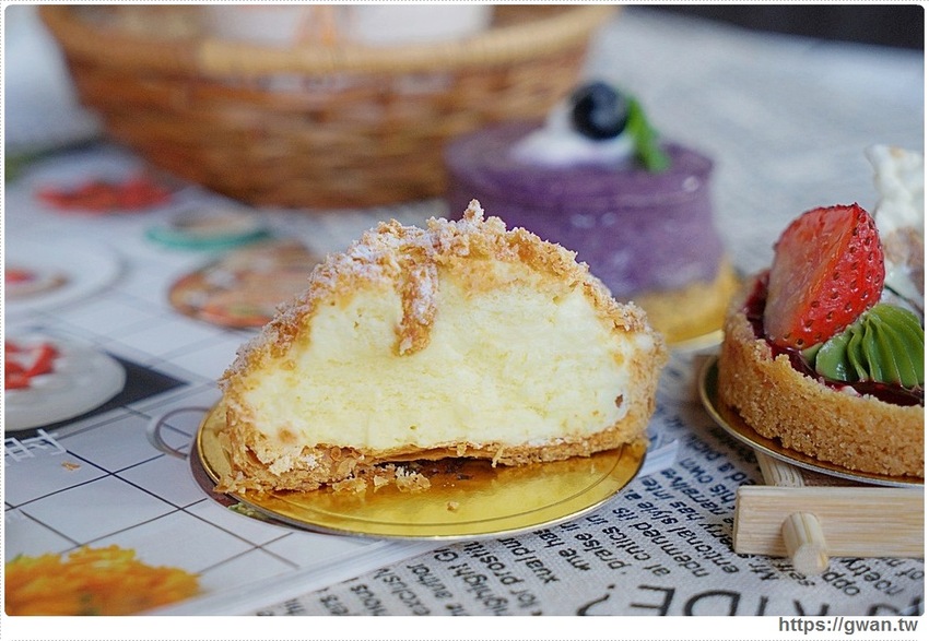 馥漫新品小蛋糕，百元有找，月底前加購飲料再半價