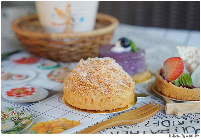 馥漫新品小蛋糕，百元有找，月底前加購飲料再半價