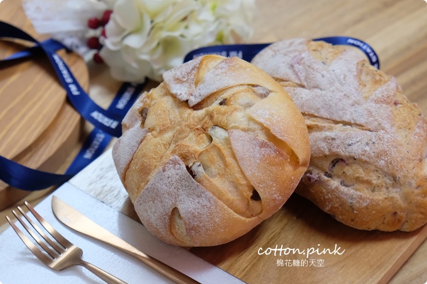 2020台中母親節蛋糕推這家！濃濃芋頭蛋糕加紅豆～無敵好吃媽媽最愛！馥漫麵包限時預定中