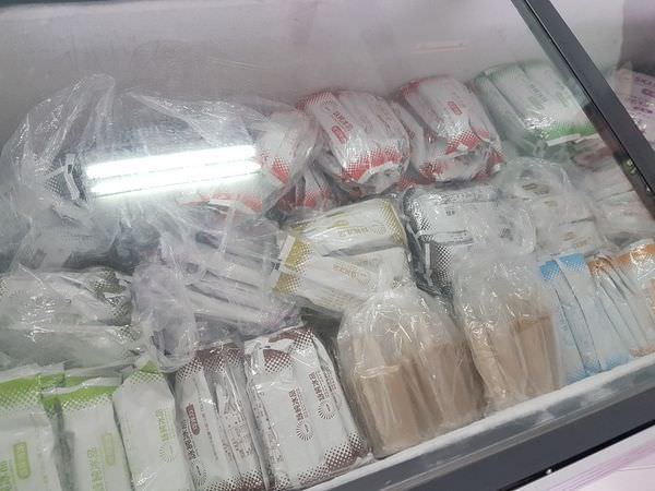 [台南]安平 古早味枝仔冰｜呷冰拉｜芳苑冰棒的分店｜安平蝦冰好奇妙的口感～詠純冰品