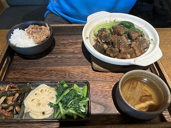 《桃園❤️鶯歌》鶯歌老街上生意超好的簡餐店Tea Day喝茶