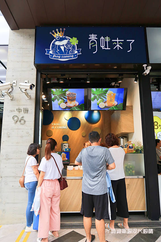 台中飲料｜青蛙來了！一中街人氣飲料店，愛廣場I PLAZA全新開幕手搖飲料