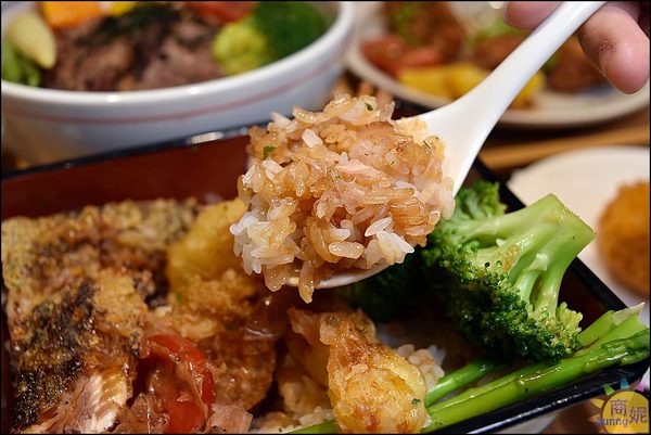 秋刀鬪肥牛(台灣大道店):台中高CP值熟食丼飯 附餐無限吃到飽免服務費只要200多CP值超高 秋刀鬪肥牛(台灣大道店):台中高CP值熟食丼飯 附餐無限吃到飽免服務費只要200多CP值超高