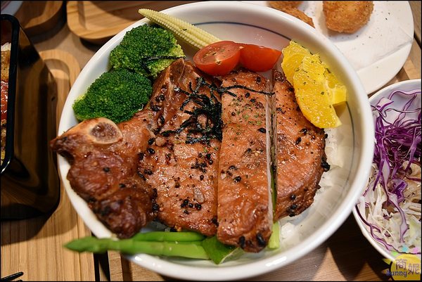 秋刀鬪肥牛(台灣大道店):台中高CP值熟食丼飯 附餐無限吃到飽免服務費只要200多CP值超高 秋刀鬪肥牛(台灣大道店):台中高CP值熟食丼飯 附餐無限吃到飽免服務費只要200多CP值超高