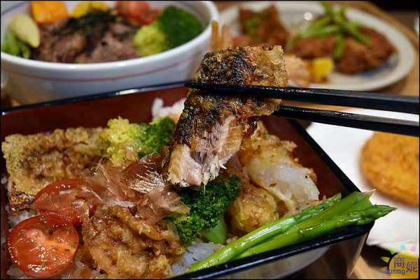 秋刀鬪肥牛(台灣大道店):台中高CP值熟食丼飯 附餐無限吃到飽免服務費只要200多CP值超高 秋刀鬪肥牛(台灣大道店):台中高CP值熟食丼飯 附餐無限吃到飽免服務費只要200多CP值超高