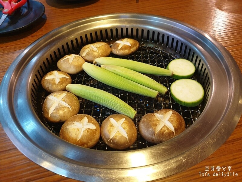 香香燒肉工坊|位於豐原的燒肉+火鍋吃到飽 🌱豆芽愛吃在台中