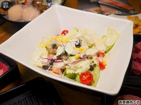 香香燒肉工坊： 香香燒肉工坊，豐原燒肉吃到飽，桌面很大可以擺很多肉跟食材~