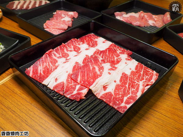 香香燒肉工坊： 香香燒肉工坊，豐原燒肉吃到飽，桌面很大可以擺很多肉跟食材~