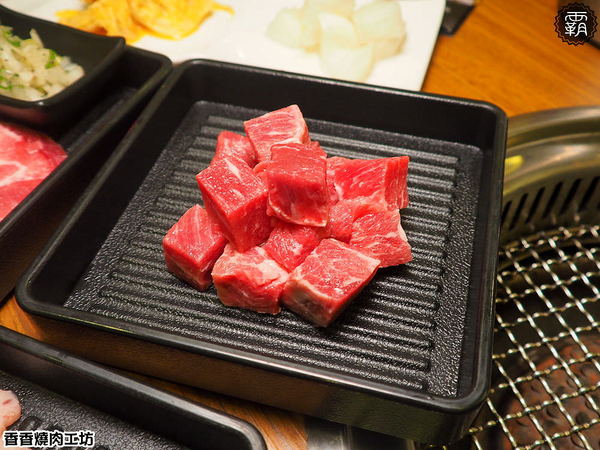 香香燒肉工坊： 香香燒肉工坊，豐原燒肉吃到飽，桌面很大可以擺很多肉跟食材~