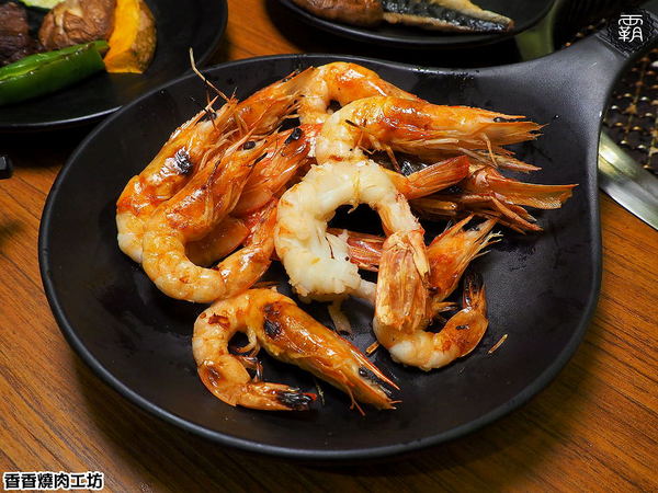 香香燒肉工坊： 香香燒肉工坊，豐原燒肉吃到飽，桌面很大可以擺很多肉跟食材~