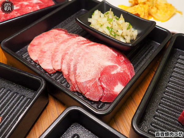 香香燒肉工坊： 香香燒肉工坊，豐原燒肉吃到飽，桌面很大可以擺很多肉跟食材~