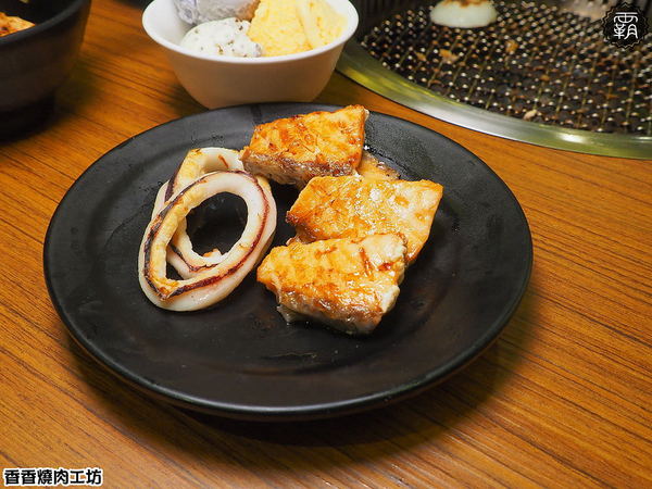 香香燒肉工坊： 香香燒肉工坊，豐原燒肉吃到飽，桌面很大可以擺很多肉跟食材~