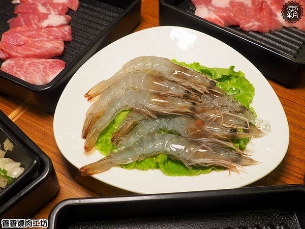 香香燒肉工坊： 香香燒肉工坊，豐原燒肉吃到飽，桌面很大可以擺很多肉跟食材~