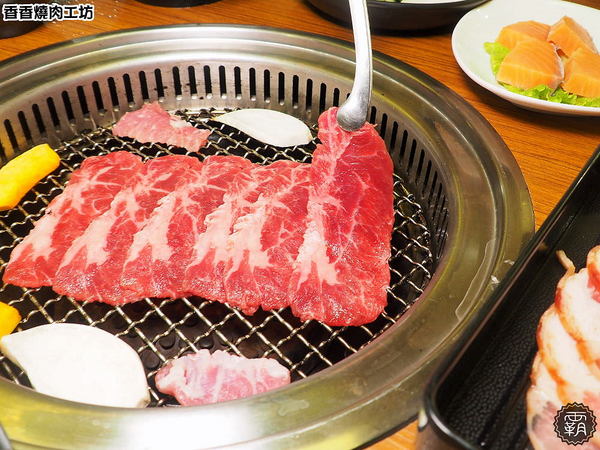 香香燒肉工坊： 香香燒肉工坊，豐原燒肉吃到飽，桌面很大可以擺很多肉跟食材~