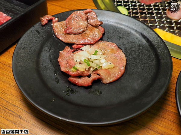 香香燒肉工坊： 香香燒肉工坊，豐原燒肉吃到飽，桌面很大可以擺很多肉跟食材~