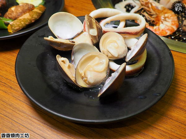 香香燒肉工坊： 香香燒肉工坊，豐原燒肉吃到飽，桌面很大可以擺很多肉跟食材~