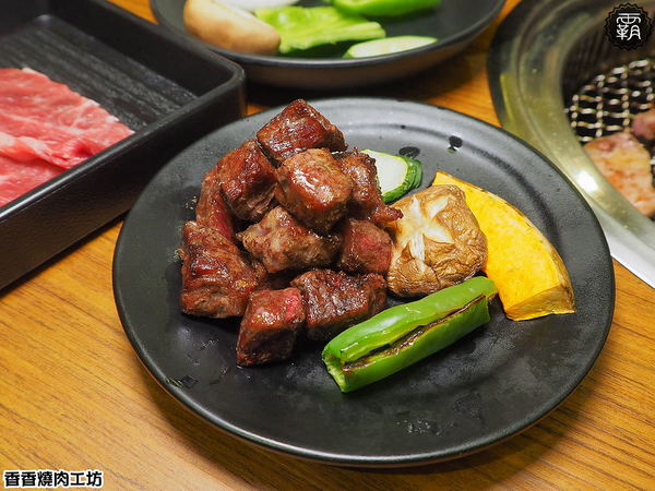 香香燒肉工坊： 香香燒肉工坊，豐原燒肉吃到飽，桌面很大可以擺很多肉跟食材~