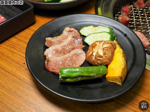 香香燒肉工坊： 香香燒肉工坊，豐原燒肉吃到飽，桌面很大可以擺很多肉跟食材~