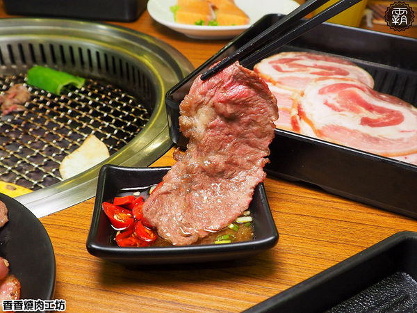 香香燒肉工坊： 香香燒肉工坊，豐原燒肉吃到飽，桌面很大可以擺很多肉跟食材~