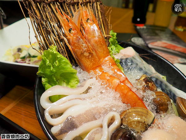 香香燒肉工坊： 香香燒肉工坊，豐原燒肉吃到飽，桌面很大可以擺很多肉跟食材~