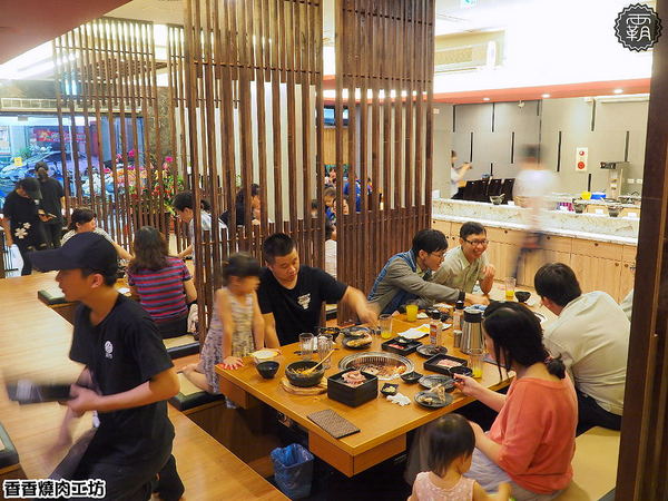 香香燒肉工坊： 香香燒肉工坊，豐原燒肉吃到飽，桌面很大可以擺很多肉跟食材~