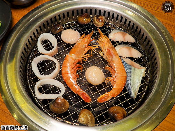 香香燒肉工坊： 香香燒肉工坊，豐原燒肉吃到飽，桌面很大可以擺很多肉跟食材~