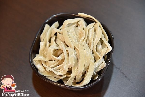 桃園夜市美食-大匠作健康湯鍋-安徽麻辣火鍋好新奇，湯頭實在好喝極了!! (邀約) @民宿女王芽月-美食.旅遊.全台趴趴走