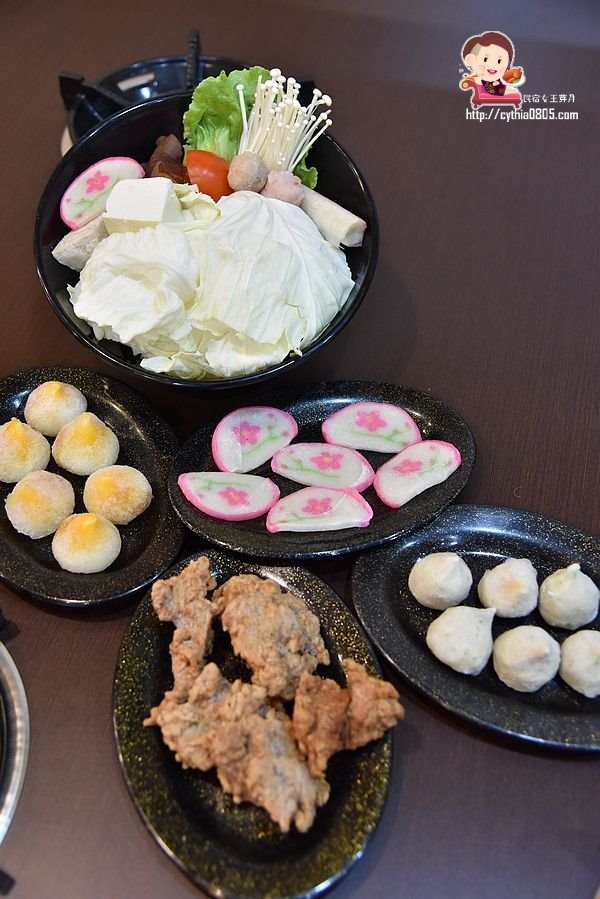 桃園夜市美食-大匠作健康湯鍋-安徽麻辣火鍋好新奇，湯頭實在好喝極了!! (邀約) @民宿女王芽月-美食.旅遊.全台趴趴走