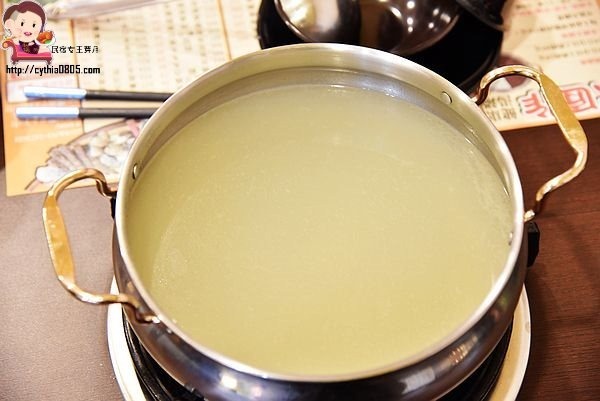 桃園夜市美食-大匠作健康湯鍋-安徽麻辣火鍋好新奇，湯頭實在好喝極了!! (邀約) @民宿女王芽月-美食.旅遊.全台趴趴走