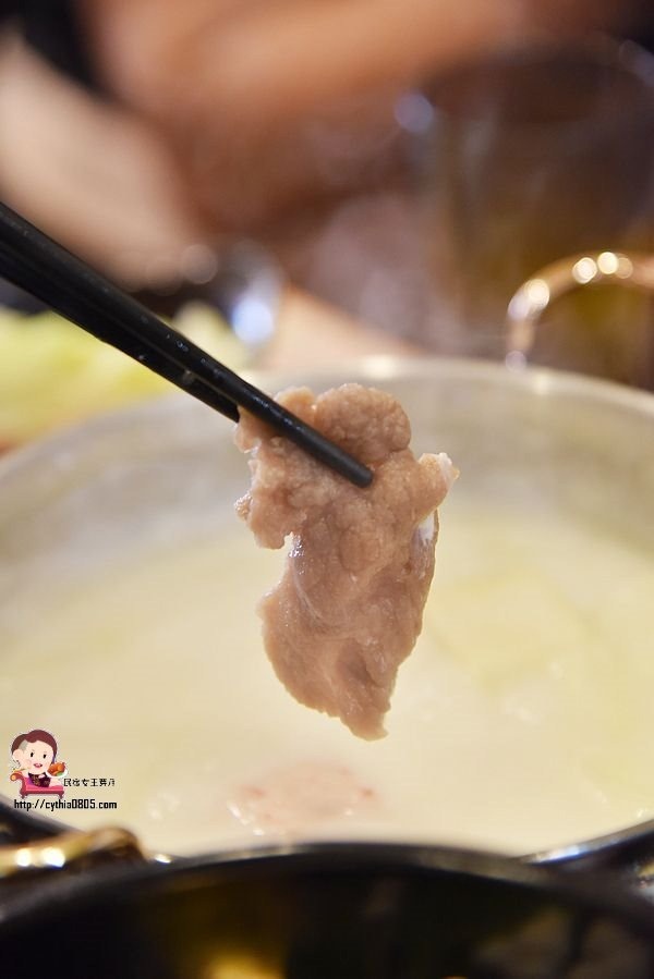 桃園夜市美食-大匠作健康湯鍋-安徽麻辣火鍋好新奇，湯頭實在好喝極了!! (邀約) @民宿女王芽月-美食.旅遊.全台趴趴走