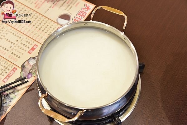 桃園夜市美食-大匠作健康湯鍋-安徽麻辣火鍋好新奇，湯頭實在好喝極了!! (邀約) @民宿女王芽月-美食.旅遊.全台趴趴走