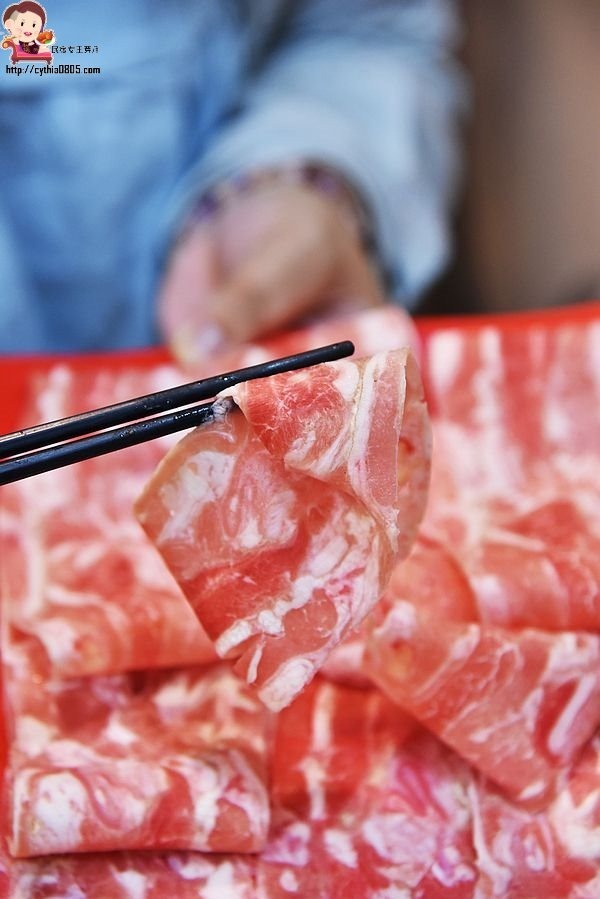 桃園夜市美食-大匠作健康湯鍋-安徽麻辣火鍋好新奇，湯頭實在好喝極了!! (邀約) @民宿女王芽月-美食.旅遊.全台趴趴走