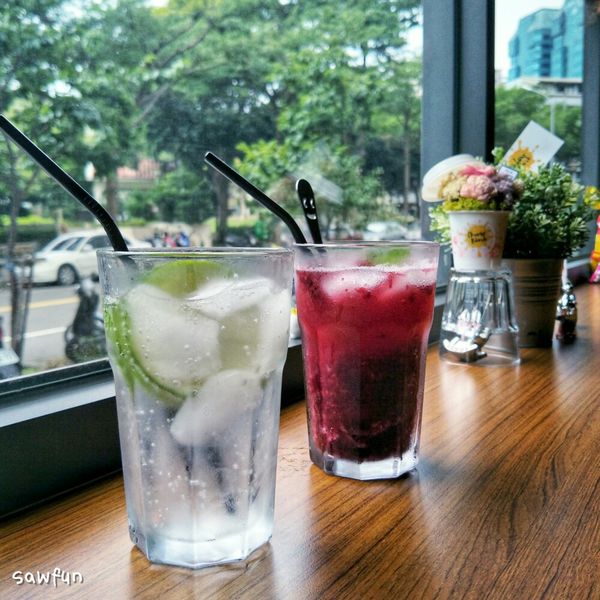 遇fun胃_起司蹦三明治 Cheese bomb||台中美食||近中國醫藥大學早午餐||舒適的早午餐店 推薦香嫩豬排起司蛋三明治 還有超熱情可愛的柯基狗摩卡 喜歡狗狗的你們絕對不能錯過