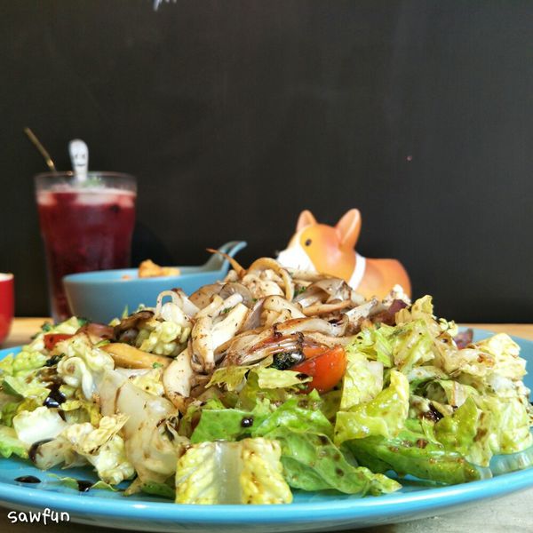 遇fun胃_起司蹦三明治 Cheese bomb||台中美食||近中國醫藥大學早午餐||舒適的早午餐店 推薦香嫩豬排起司蛋三明治 還有超熱情可愛的柯基狗摩卡 喜歡狗狗的你們絕對不能錯過