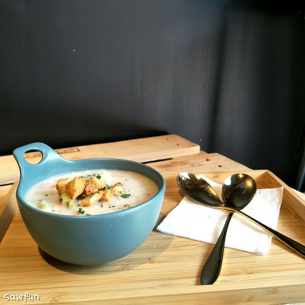 遇fun胃_起司蹦三明治 Cheese bomb||台中美食||近中國醫藥大學早午餐||舒適的早午餐店 推薦香嫩豬排起司蛋三明治 還有超熱情可愛的柯基狗摩卡 喜歡狗狗的你們絕對不能錯過