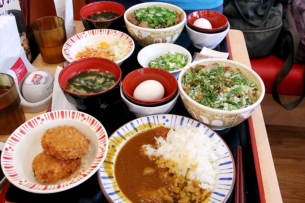 台中西屯，すき家 Sukiya台中店開幕啦!主打平價丼飯，要來搶攻大家的胃啦! - 微笑Joe幸運