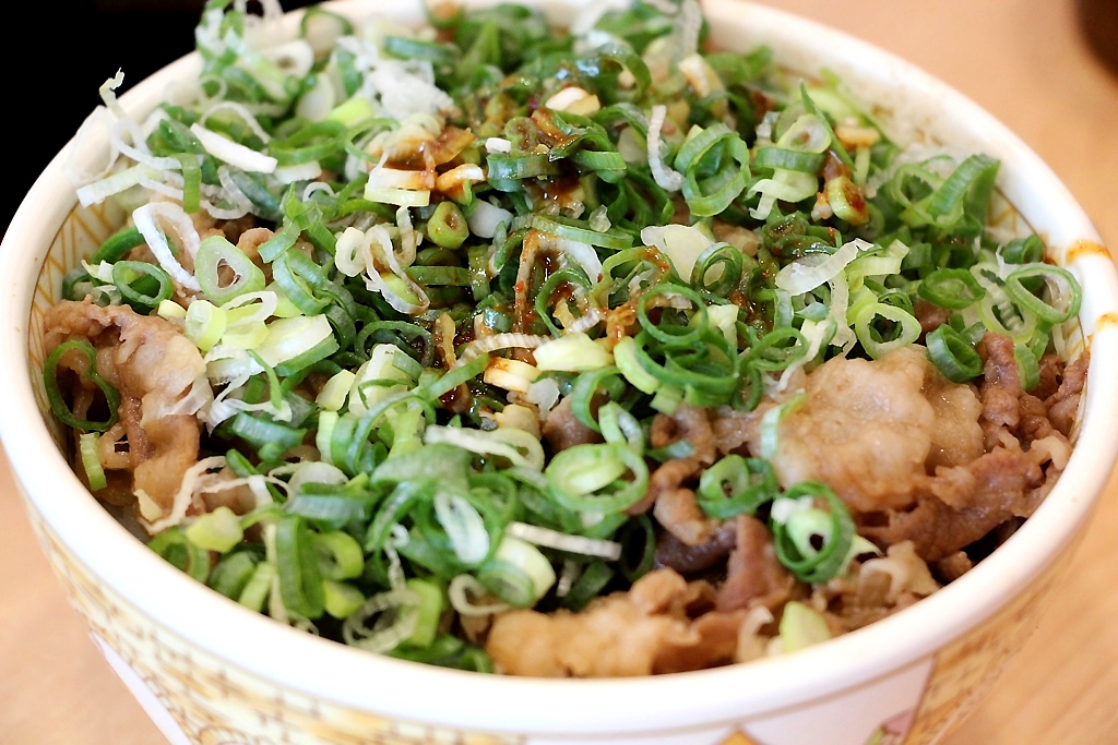 台中西屯，すき家 Sukiya台中店開幕啦!主打平價丼飯，要來搶攻大家的胃啦! - 微笑Joe幸運