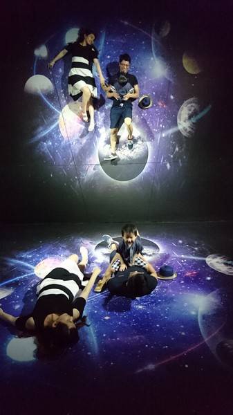 色廊展color gallery：高雄~色廊展 color gallery~大膽玩色彩~15種主題場景~好拍到不要不要的~