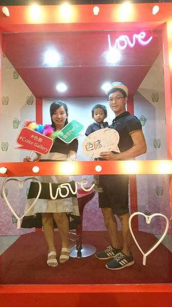 色廊展color gallery：高雄~色廊展 color gallery~大膽玩色彩~15種主題場景~好拍到不要不要的~