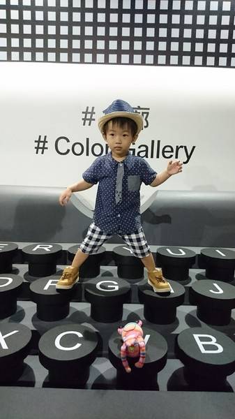 色廊展color gallery：高雄~色廊展 color gallery~大膽玩色彩~15種主題場景~好拍到不要不要的~