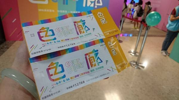 色廊展color gallery：高雄~色廊展 color gallery~大膽玩色彩~15種主題場景~好拍到不要不要的~