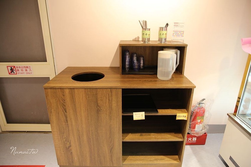 苗栗市美食》花甜咖啡屋。廢墟老宅翻修,搖身變馬卡龍色系的紫色小屋 - Nana愛旅行札記