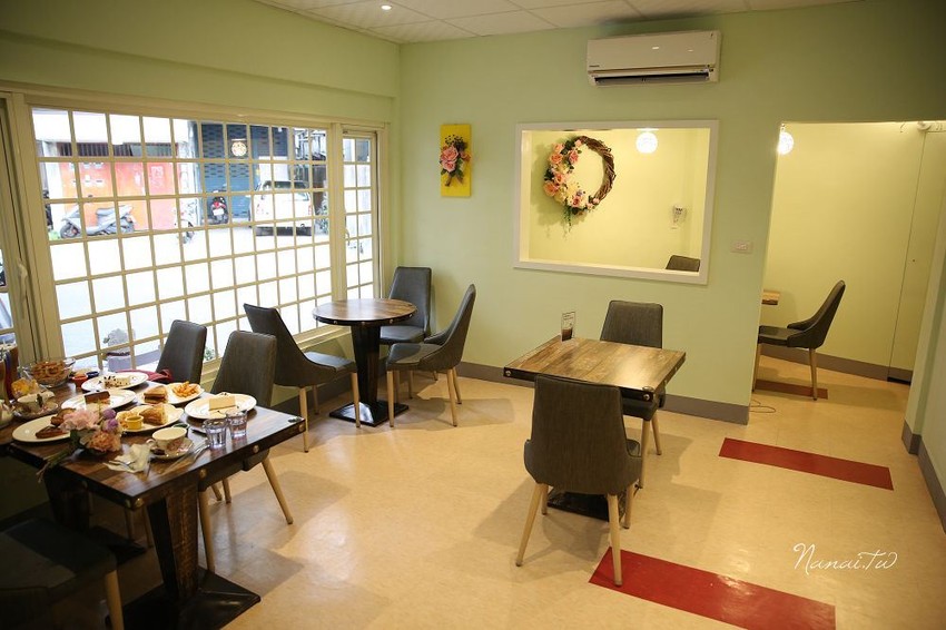 苗栗市美食》花甜咖啡屋。廢墟老宅翻修,搖身變馬卡龍色系的紫色小屋 - Nana愛旅行札記