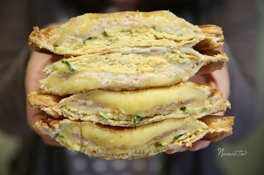 苗栗市美食》花甜咖啡屋。廢墟老宅翻修,搖身變馬卡龍色系的紫色小屋 - Nana愛旅行札記